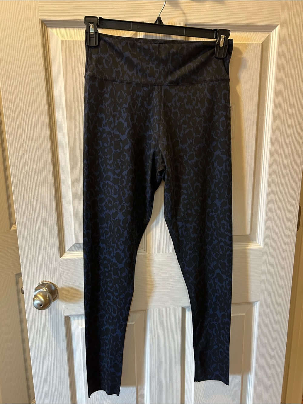 H Halston Studio Size Medium High-Waist Black & Navy Leopard Print Leggings NWT
